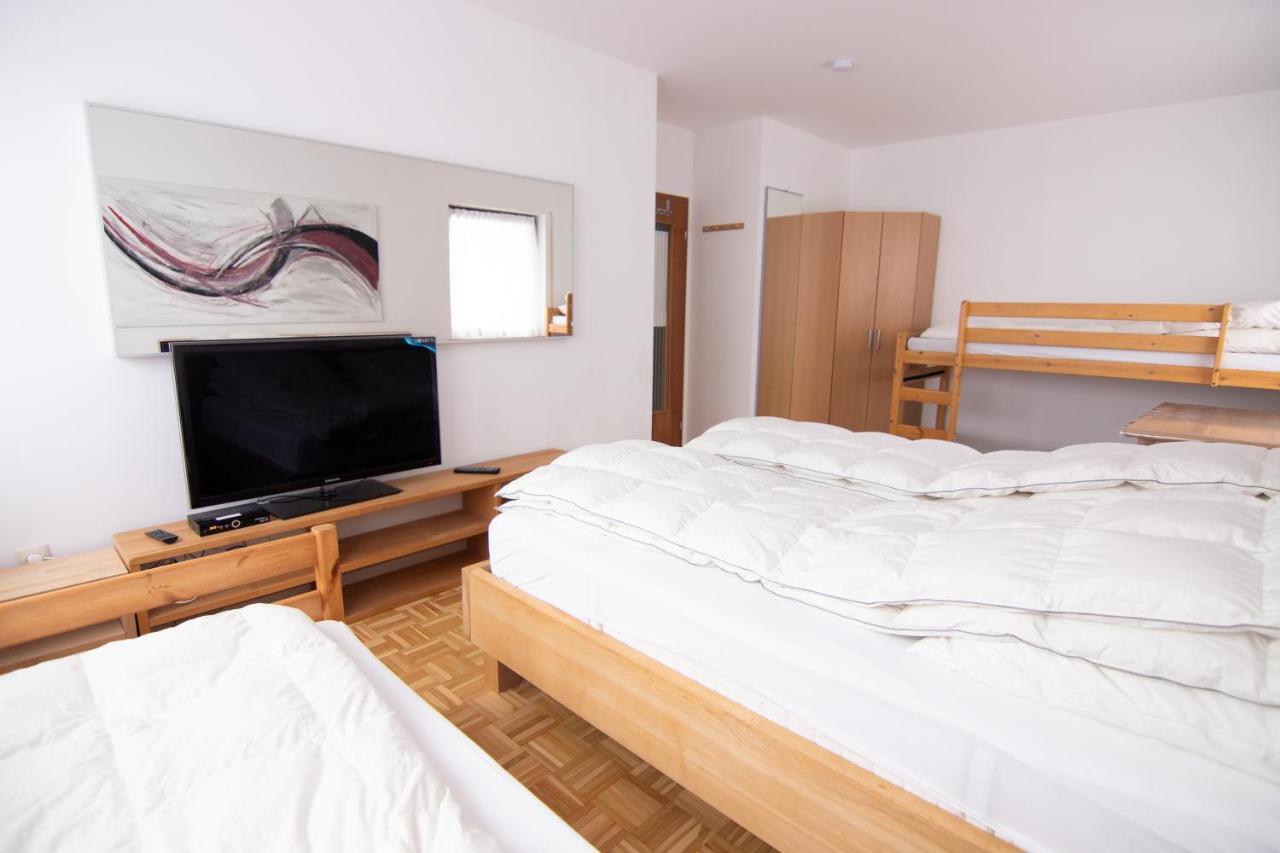 Familienzimmer Neumarkt in der Oberpfalz Buitenkant foto